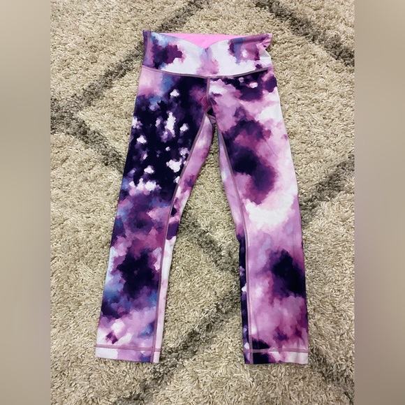 4051 -Lululemon Wunder Under
Blooming Pixie Multi- 26” - Picture 4 of 7